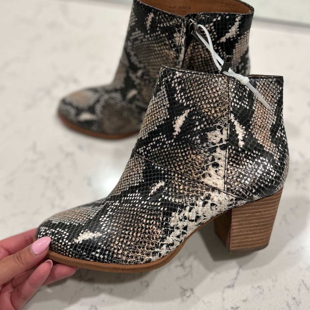 Madewell “Rosie” Snakeskin Boot Size 8.5